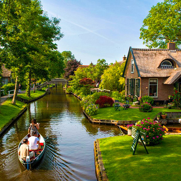 Giethoorn village