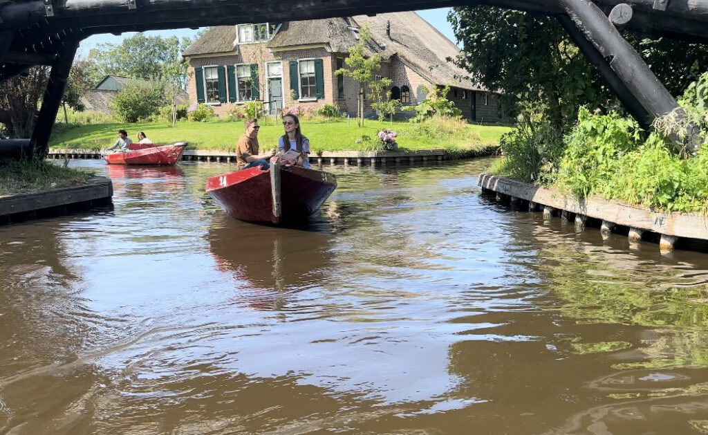 boat tour giethoorn