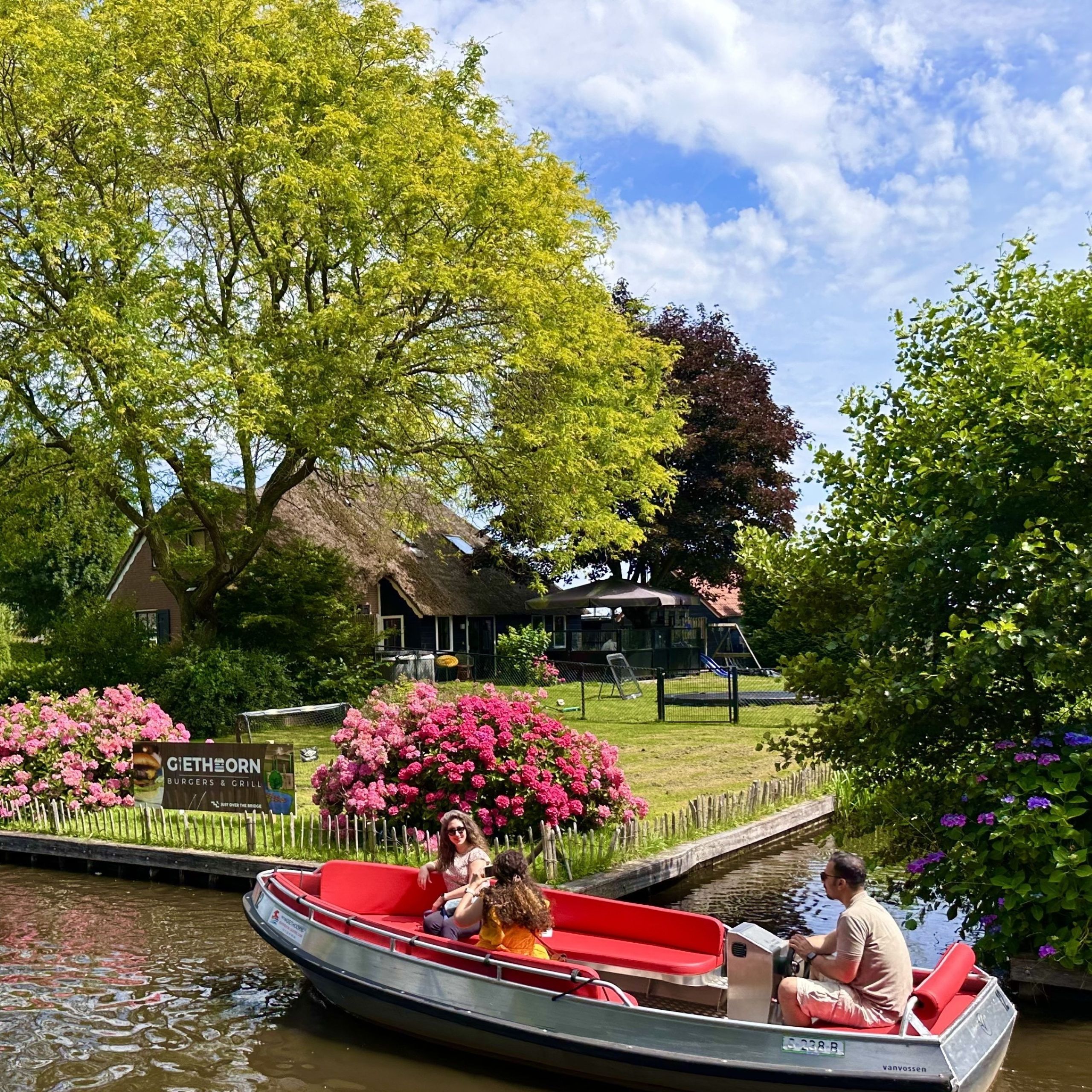 alquiler de barcos giethoorn