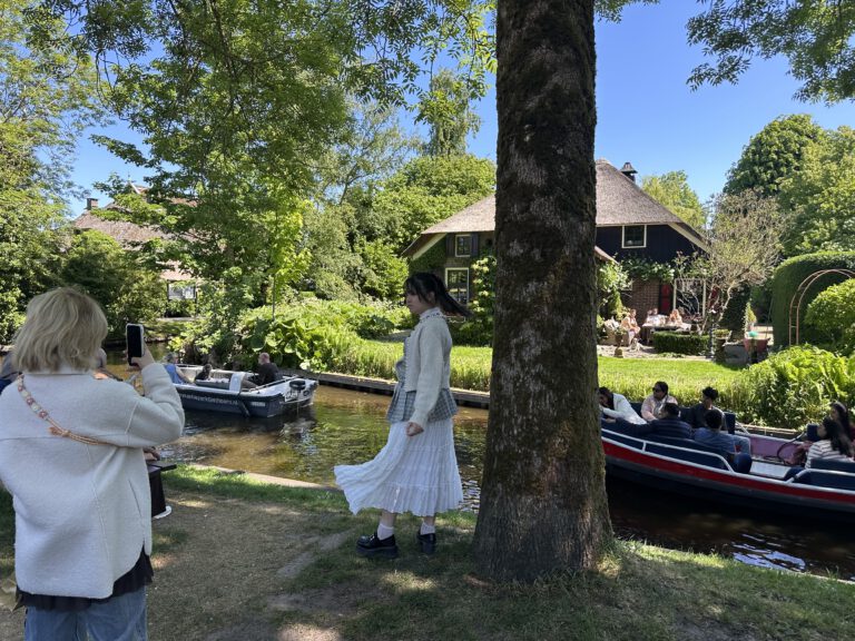 walking in Giethoorn