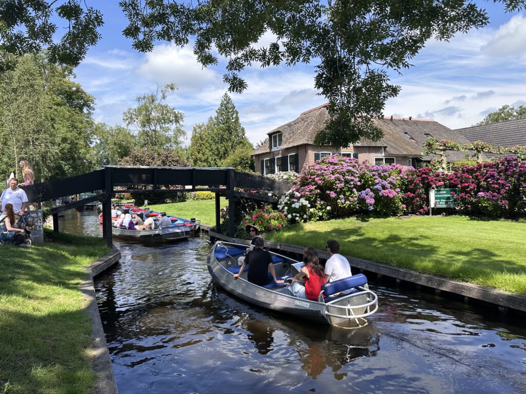 alquiler de barcos giethoorn